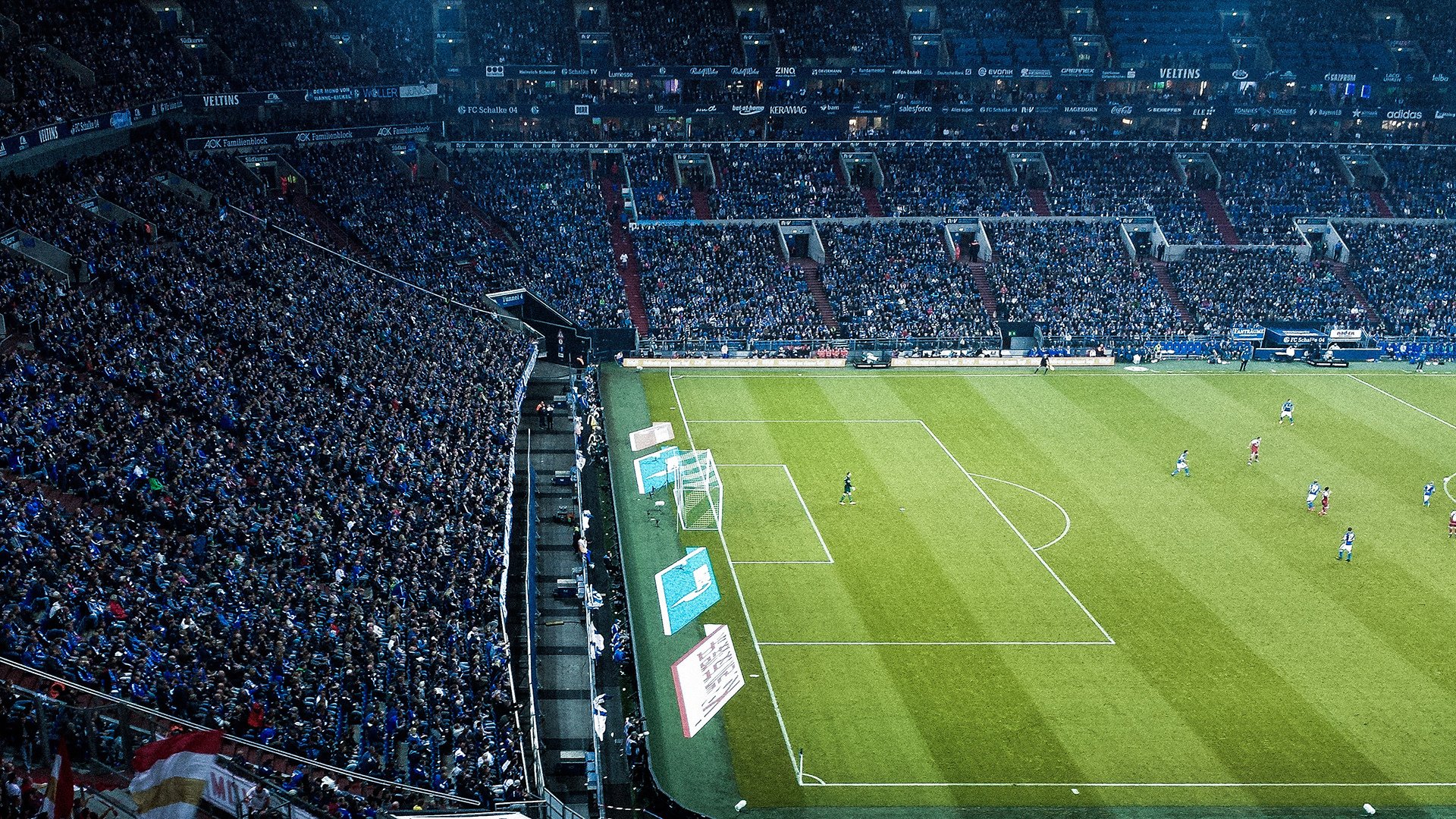 F1赛车最新战报!澳大利亚队迎战德国队,意外判罚引发热议,比赛氛围紧张